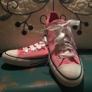 Women’s size 10 pink Chambray Converse low tops